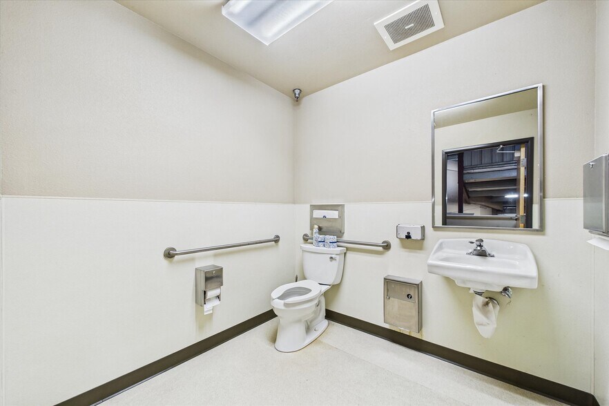 More Photos Of 1593 Market St, Ferndale General Retail For Sale