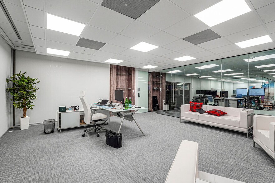 More Photos Of 1110 Brickell Ave, Miami Office For Sale