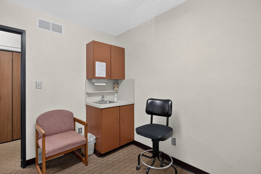 More Photos Of 2575 Spring Arbor Rd, Jackson Medical For Sale