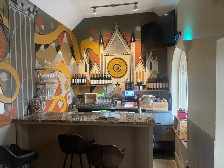 More Photos Of 491 S 4th St, Columbus Restaurant For Lease