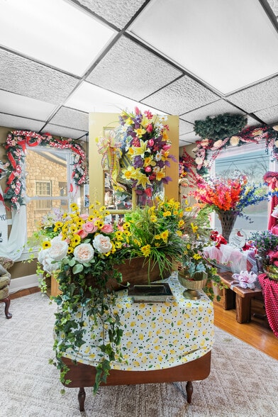 More Photos Of 223 Helm St, Elizabethtown General Retail For Sale