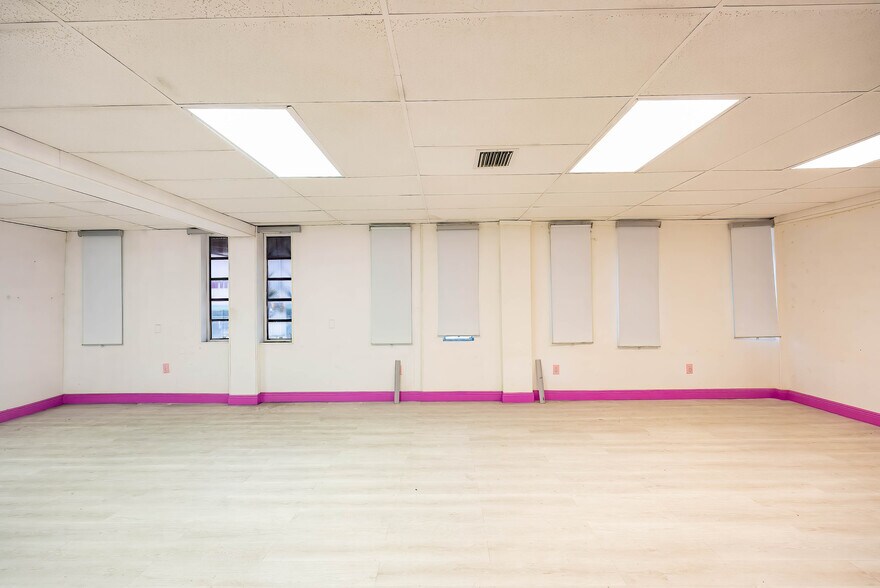 More Photos Of 7915 Biscayne Blvd, Miami Storefront Retail Residential For Lease