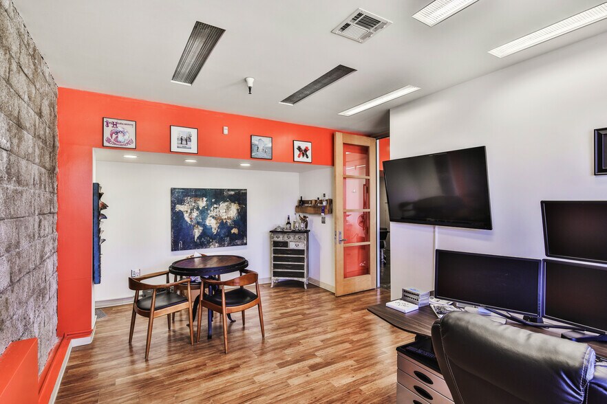 More Photos Of 3720 Skypark Dr, Torrance Research And Development For Lease