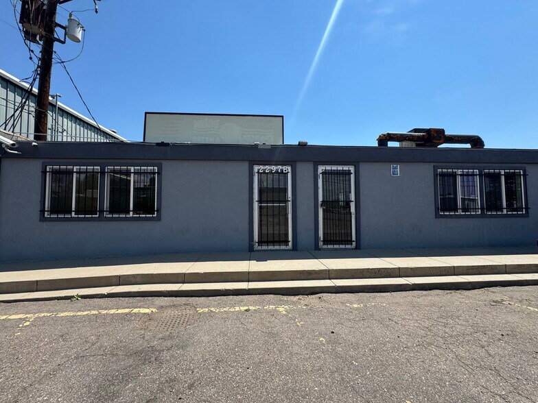 More Photos Of 2297 W Dartmouth Ave, Englewood Warehouse For Lease