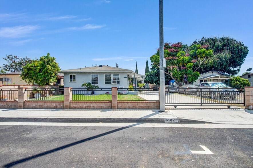 Primary Photo Of 6142 Vinevale Ave, Maywood Apartments For Sale