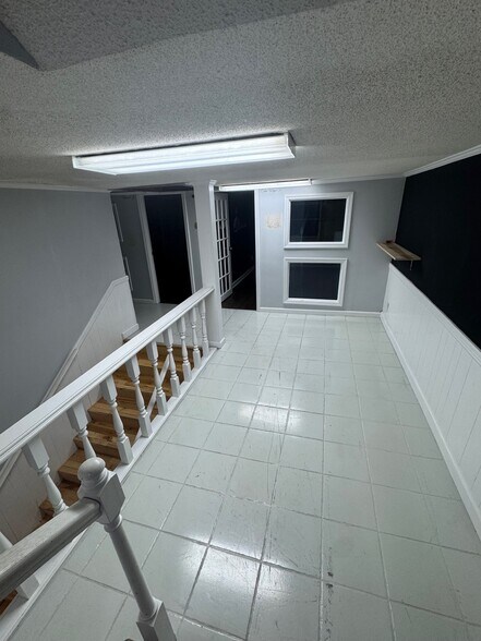 More Photos Of 137 Franklin St, Clarksville Flex For Lease