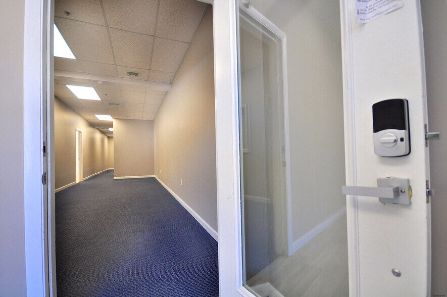 More Photos Of 75 Berlin Rd, Cromwell Medical For Sale