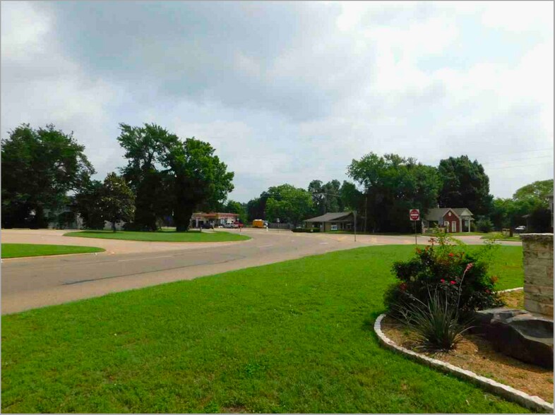 More Photos Of 711 N Jefferson Ave, Mount Pleasant Medical For Lease