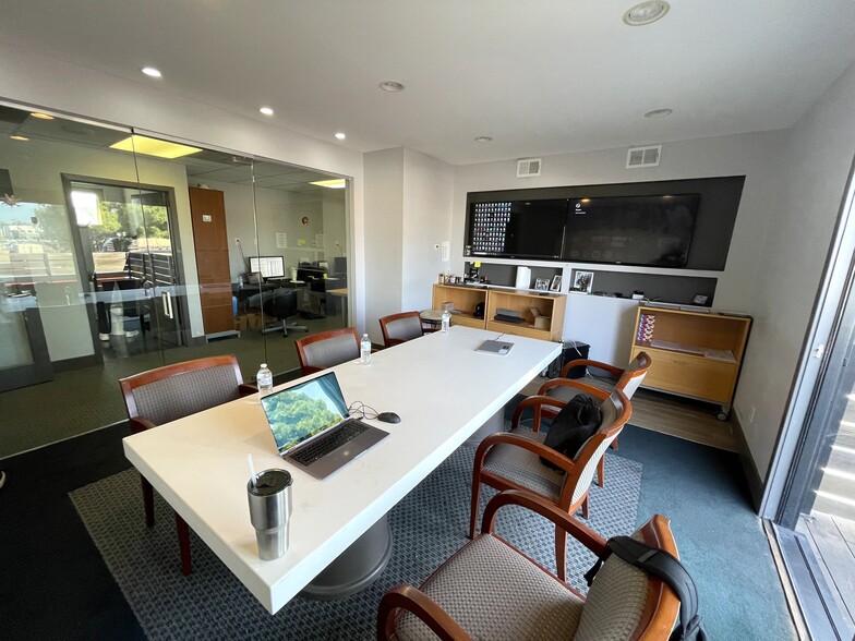 More Photos Of 7667 Vickers St, San Diego Warehouse For Sale