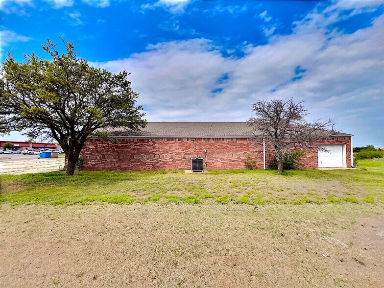 More Photos Of 1400 Lera, Weatherford Medical For Sale