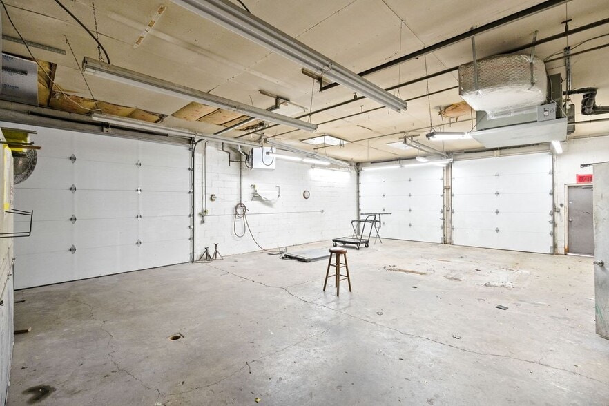 More Photos Of 2251 Bardstown Rd, Louisville Auto Repair For Sale