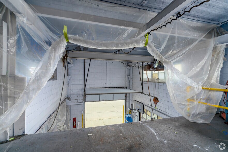 More Photos Of 12357 E Eight Mile Rd, Warren Warehouse For Sale