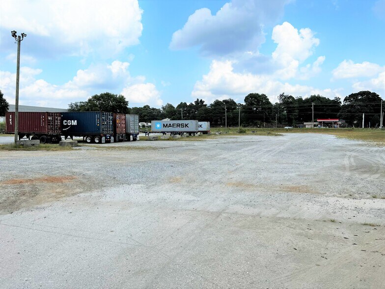 More Photos Of 5585 Old Dixie Hwy, Forest Park Truck Terminal For Sale