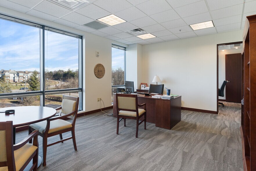 More Photos Of 10350 Ormsby Park Pl, Louisville Office For Lease