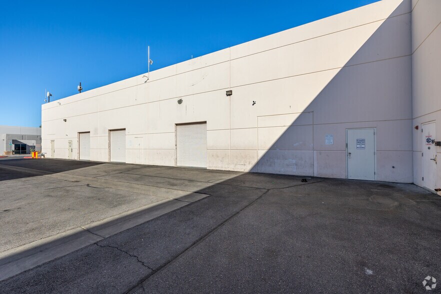 More Photos Of 2455 W Cheyenne Ave, North Las Vegas Light Manufacturing For Lease
