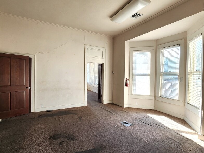 More Photos Of 1249 S Saint Marys St, San Antonio Office Residential For Sale