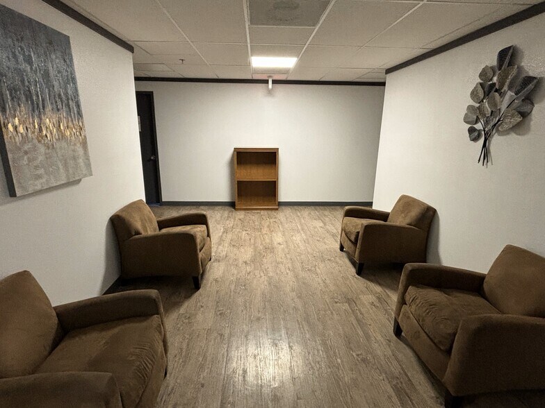 More Photos Of 5060 N 19th Ave, Phoenix Office Residential For Sale