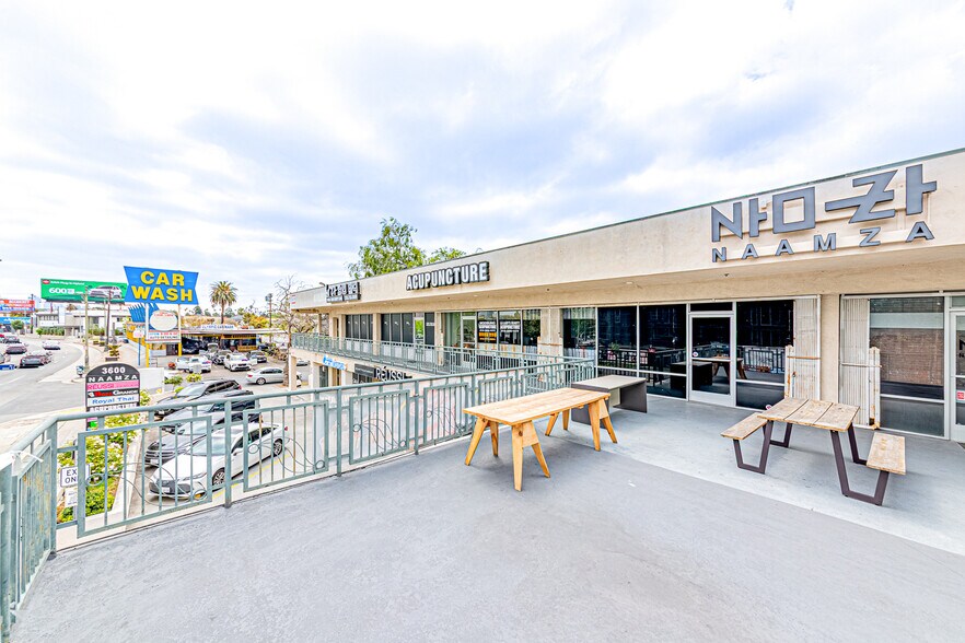 More Photos Of 3600 W Olympic Blvd, Los Angeles Storefront Retail Office For Lease