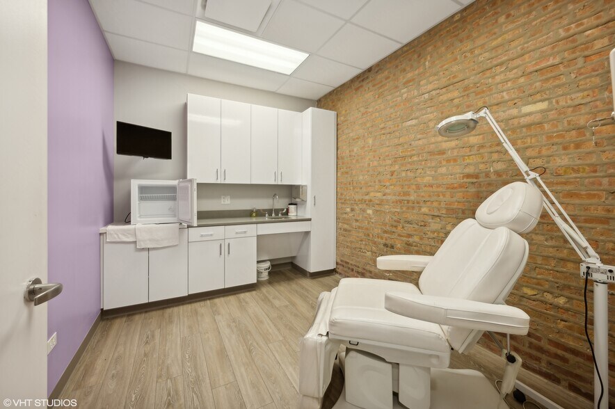 More Photos Of 2335 S Michigan Ave, Chicago Medical For Lease