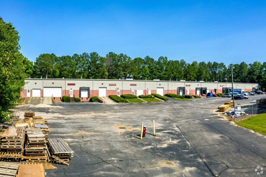 More Photos Of 127 Corporate Ln, Columbia Warehouse For Lease