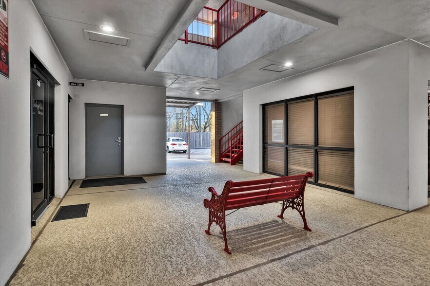 More Photos Of 3421 W Davis St, Conroe Medical For Lease