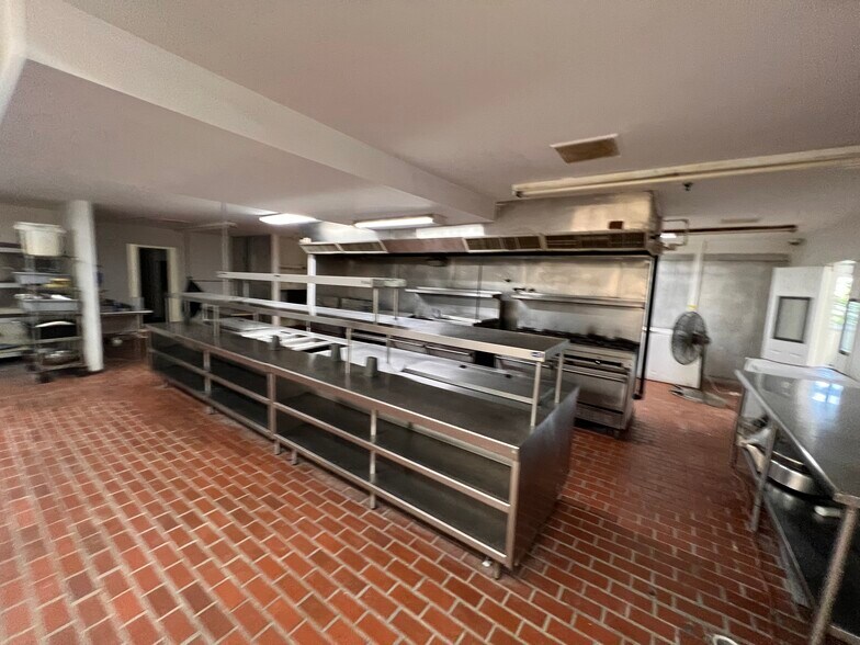 More Photos Of 9009 Boone Rd, Houston Assisted Living For Lease