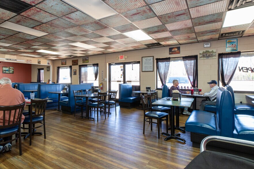 More Photos Of 218 Main St, Grover General Retail For Sale