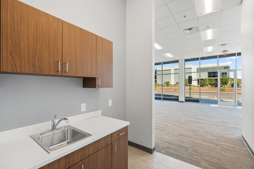 More Photos Of 500 E Pinnacle Peak Rd, Phoenix Unknown For Lease