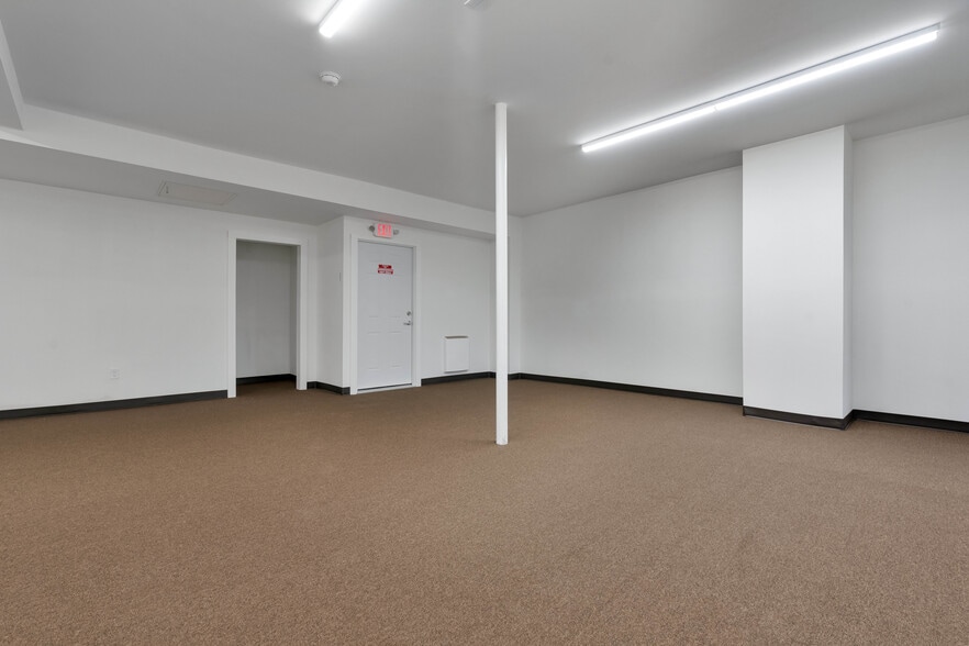 More Photos Of 924 Main St, Waterboro General Retail For Lease