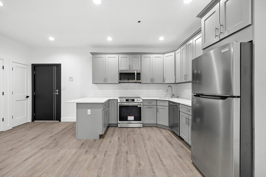 More Photos Of 533 Greenwich St, Hempstead Apartments For Sale