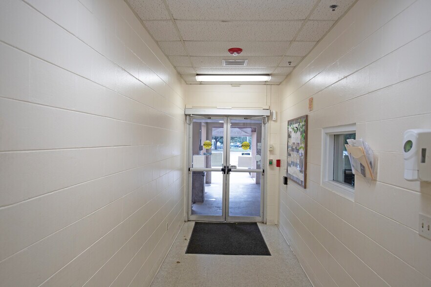 More Photos Of 1600 S Orlando Ave, Winter Park Religious Facility For Lease