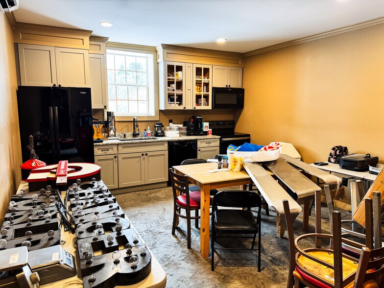 More Photos Of 4 Nora Ln, Pomfret Warehouse For Sale