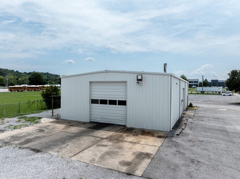 More Photos Of 333 Maddox-simpson Pky, Lebanon Warehouse For Lease