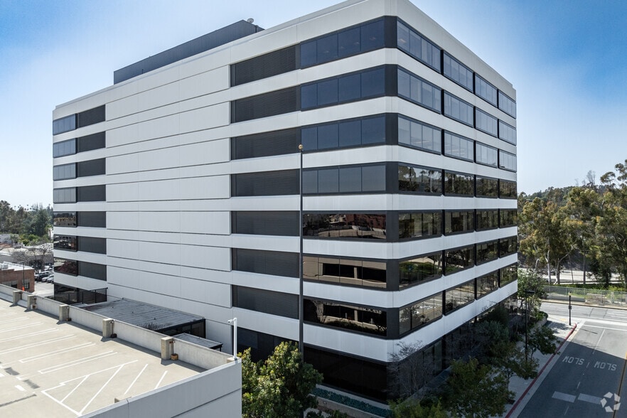 More Photos Of 74 N Pasadena Ave, Pasadena Office For Lease