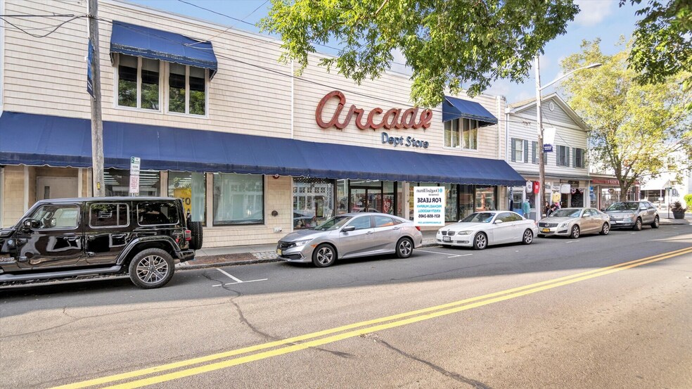 More Photos Of 14 Front St, Greenport Freestanding For Lease