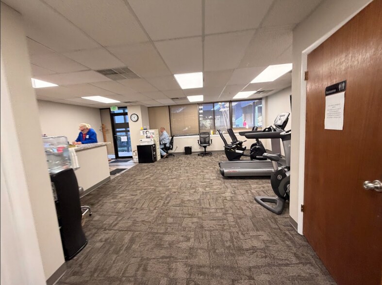 More Photos Of 17 Fontana Ln, Rosedale Office For Sale