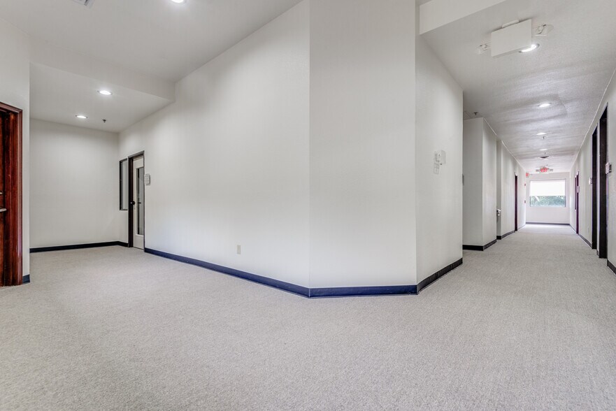 More Photos Of 16300 Addison Rd, Addison Office For Lease