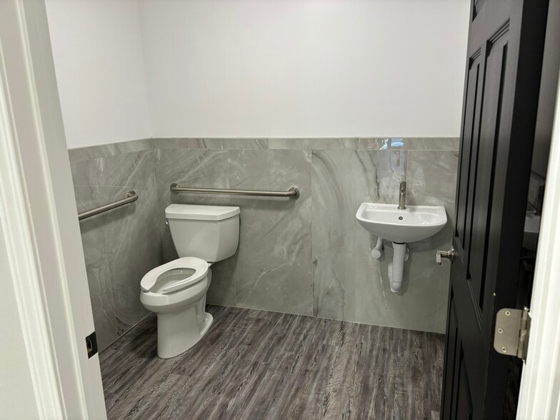 More Photos Of 230 Casey's Ln, Flowood Light Distribution For Lease