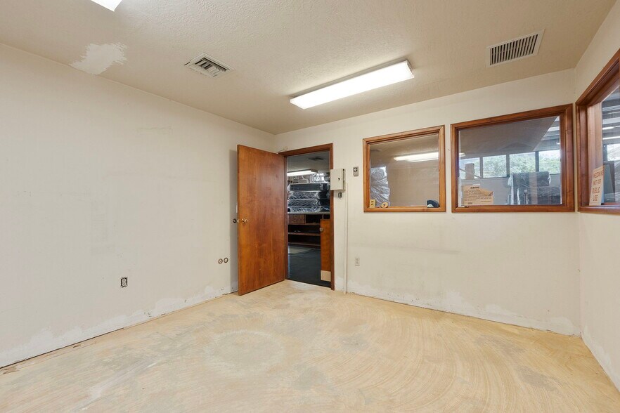 More Photos Of 221 Broadway Blvd SE, Albuquerque Freestanding For Sale