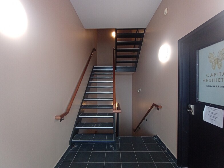 More Photos Of 300 Terry Fox Dr, Ottawa Office For Sale