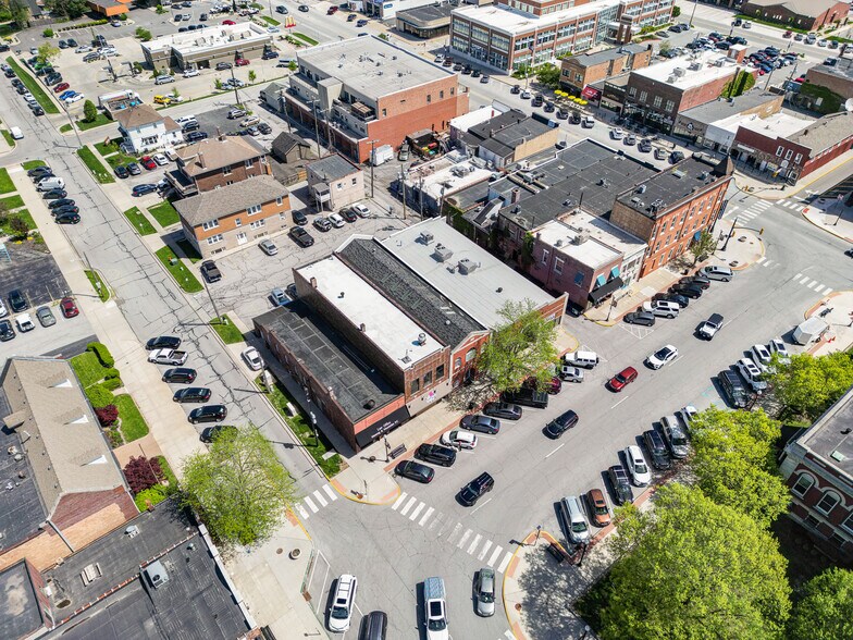 More Photos Of 118 W Clark St, Crown Point Office Residential For Lease