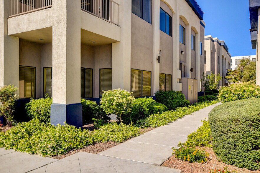 More Photos Of 8867 W Flamingo Rd, Las Vegas Office For Sale