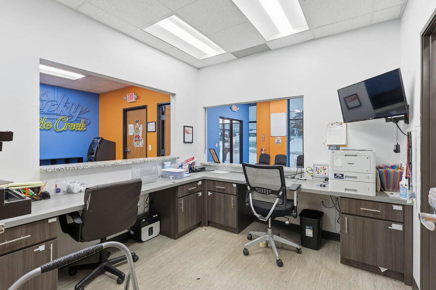 More Photos Of 228 North Ave, Battle Creek Freestanding For Sale
