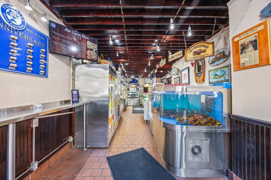 More Photos Of 191A Court St, Brooklyn Storefront Retail Residential For Lease