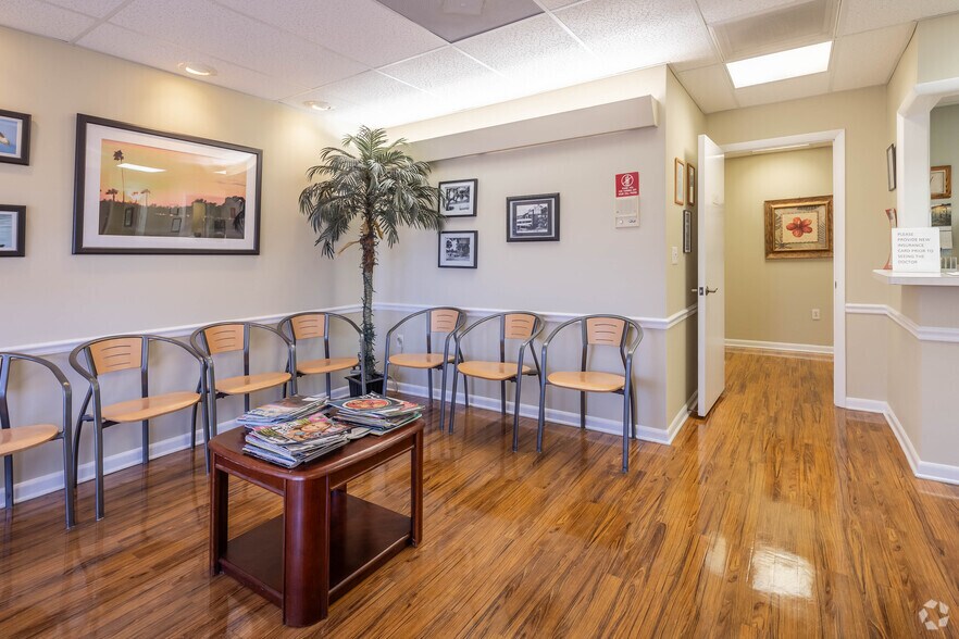 More Photos Of 2328 N US Hwy 19, Holiday Medical For Lease