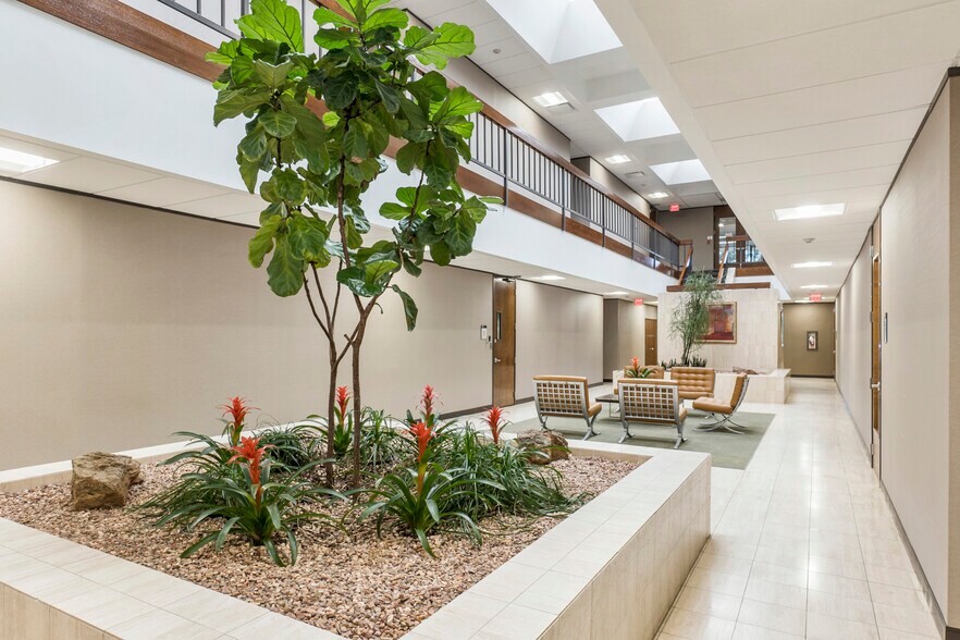 More Photos Of 4300 MacArthur Ave, Dallas Office For Lease
