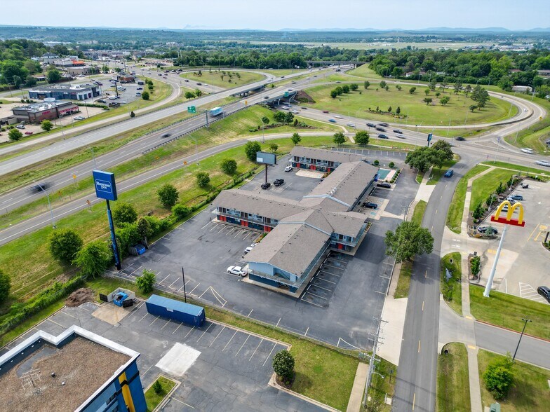 More Photos Of 6001 Rogers Ave, Fort Smith Hotel For Sale