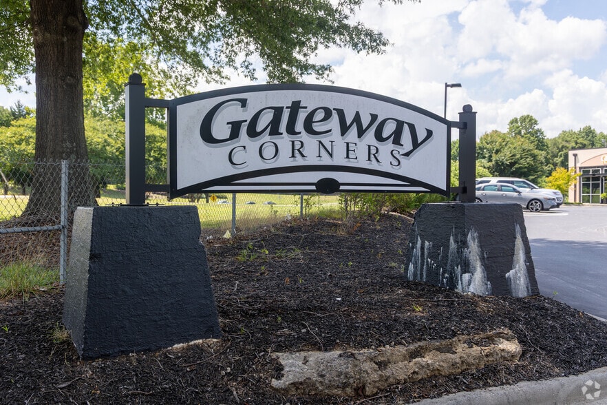 More Photos Of 940 US Highway 70 SW, Hickory Storefront For Lease