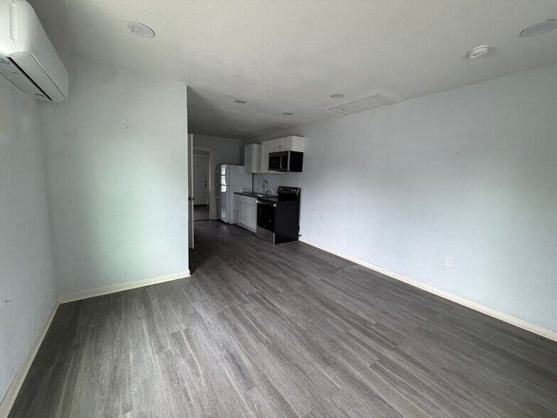 More Photos Of 101 Stanley Ct, San Antonio Multifamily For Sale
