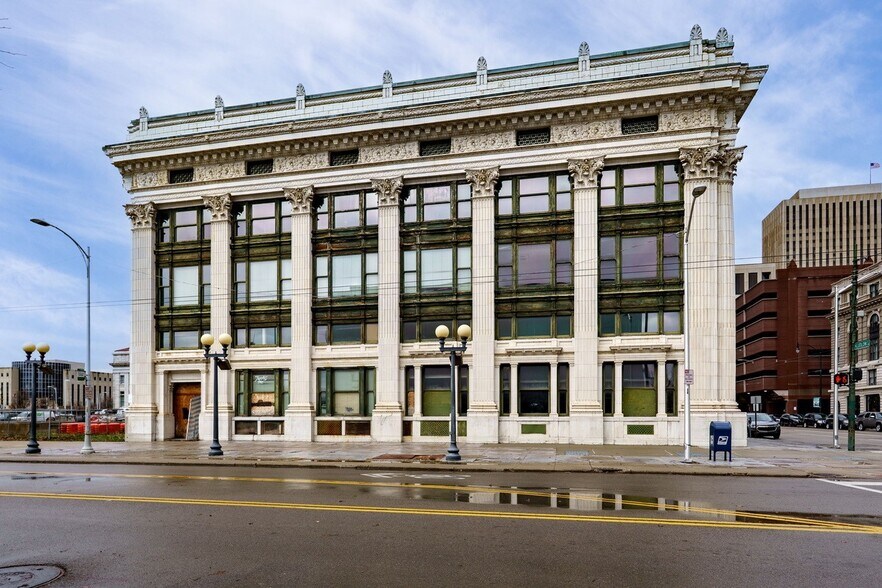More Photos Of 115 W 4th St, Dayton Office For Sale